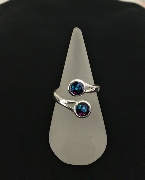 Beautiful Double Centred Tri-Colour Silver Tone Ring