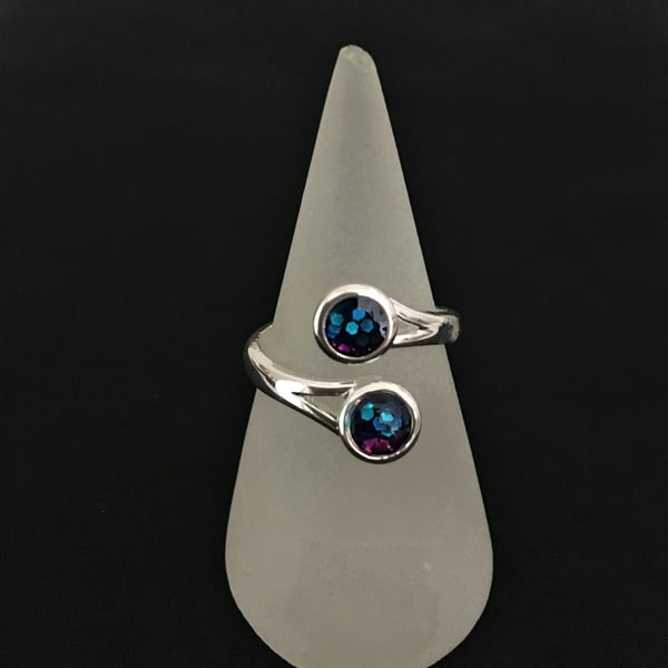 Beautiful Double Centred Tri-Colour Silver Tone Ring