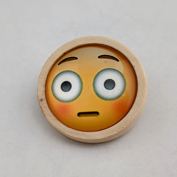 Confused Emoji brooch in wooden setting 001