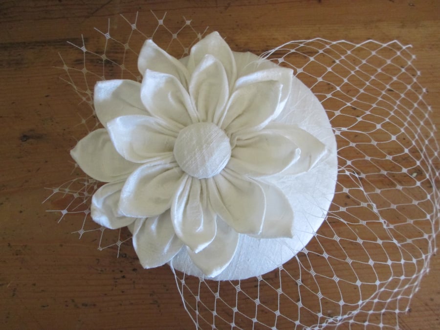 Bridal Fascinator Hat - Silk Wedding Hat, Ivory Bridal Headpiece, Veil