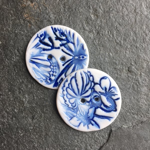 Porcelain buttons, round, blue and white floral butterfly size: 36mm Quantity:2