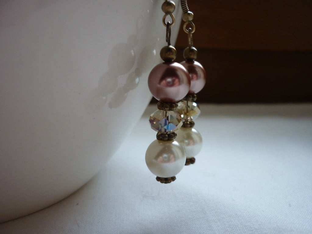 CINNAMON, IVORY AND CHAMPAGNE CRYSTAL EARRINGS.  754
