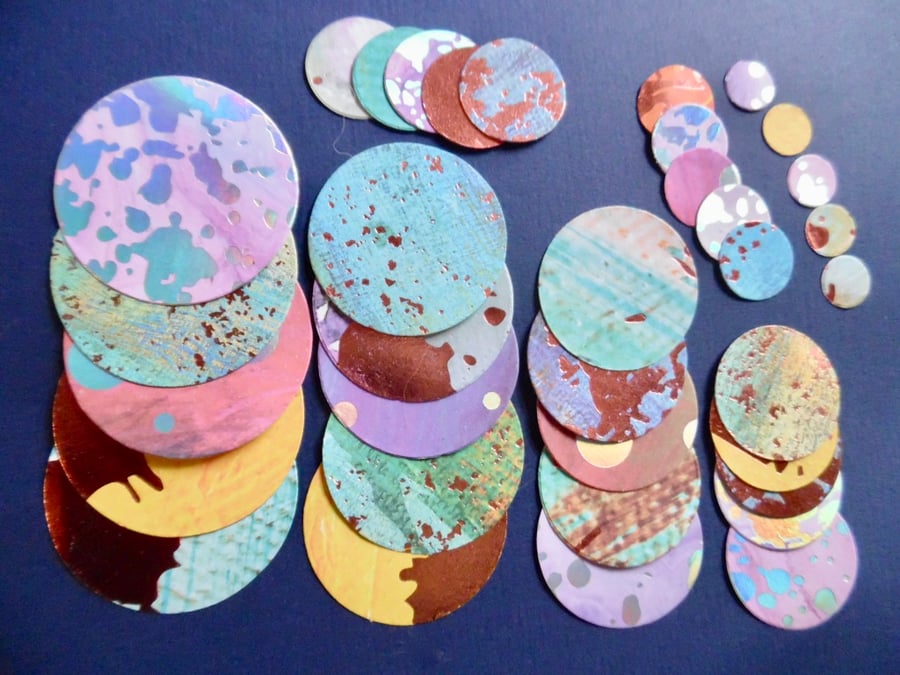 35x Circles  Die Cuts. Silhouettes Planets card topper