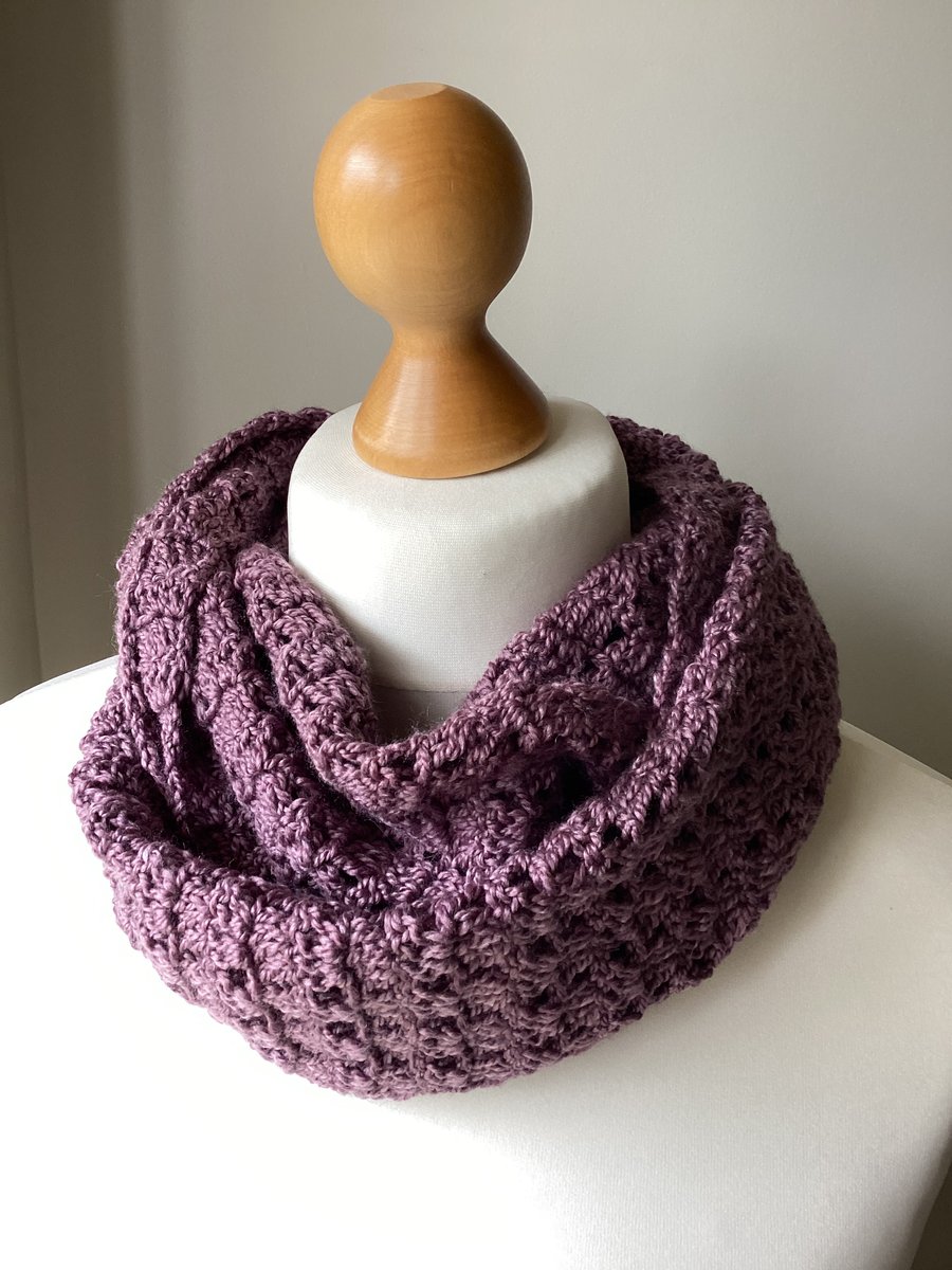 Lacy infinity circle scarf in wool and silk 