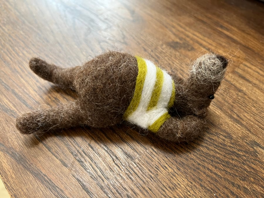 Needle Felted bear relaxing 