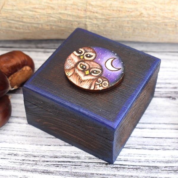 Cute owl trio. Tiny pyrography box. Original art.