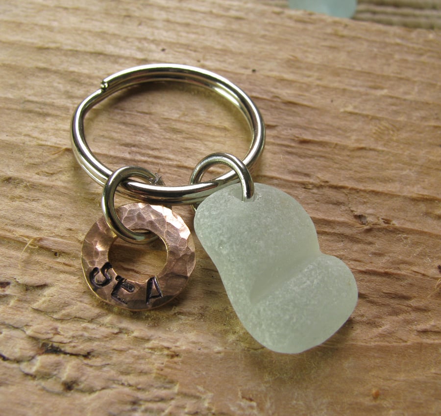 Natural sea glass keyring (1)