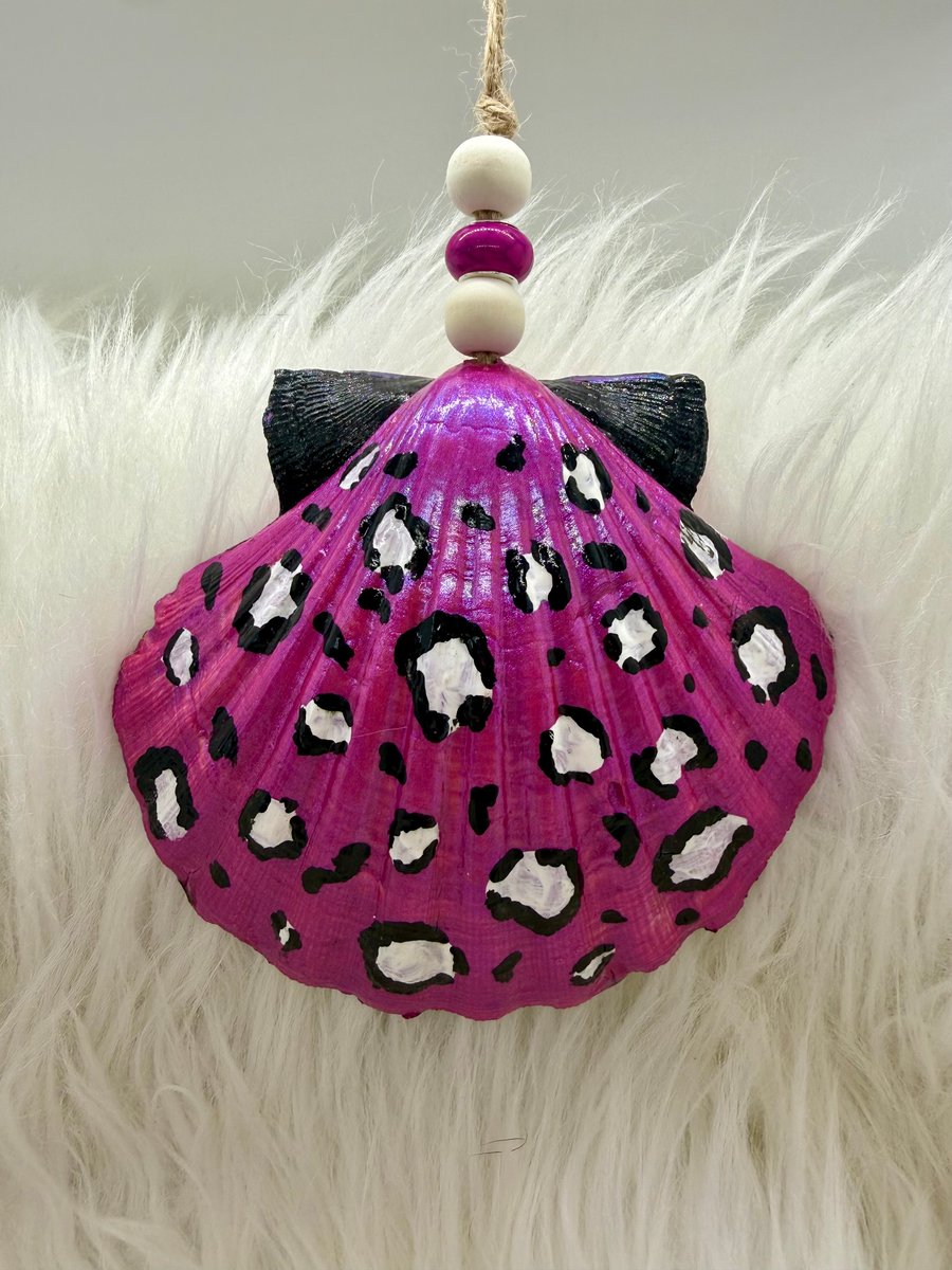 Hand painted scallop shell hanging decoration