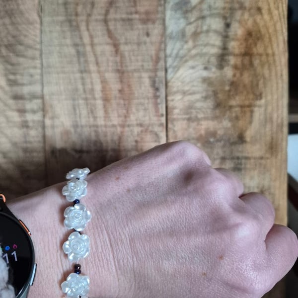 Handmade White Floral Beaded Bracelet – Frosted Rose Beads 