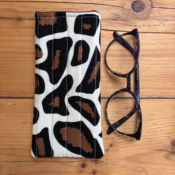 Giraffe Print Quilted Fabric Glasses Case 