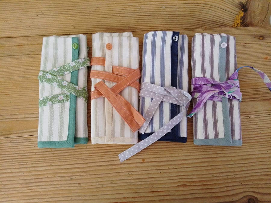 Make up brush roll up holder