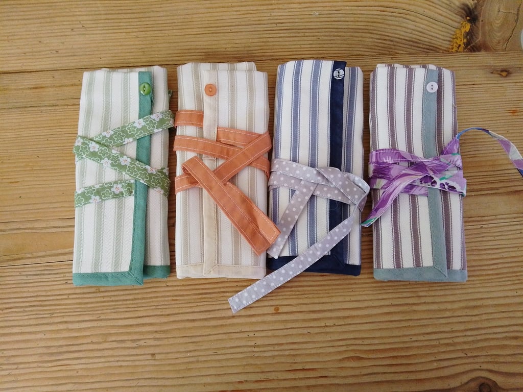 Make up brush roll up holder