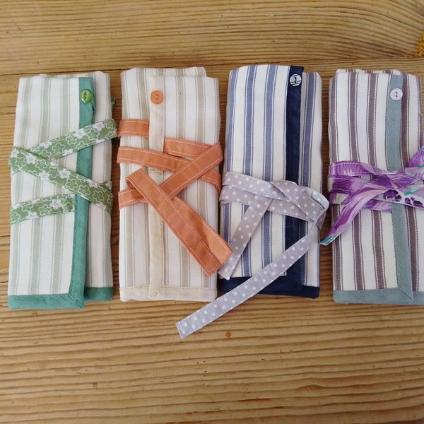 Make up brush roll up holder