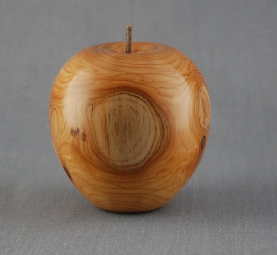 Apple in English Yew