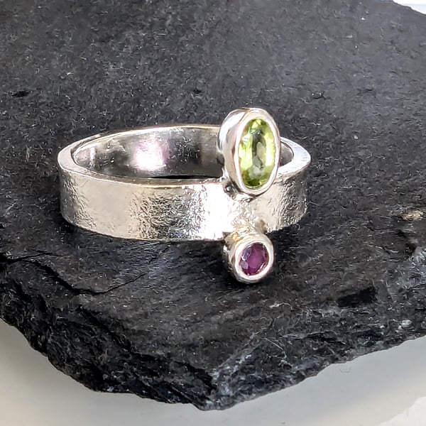 HANDMADE PERIDOT & RUBY Sterling Silver Ring