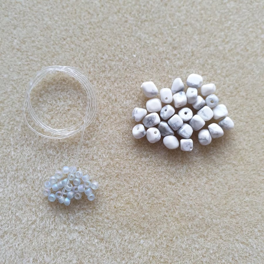 Bracelet Kit Beads, Howlite Elasticated - Makes up to 7.5 inch Bracelet