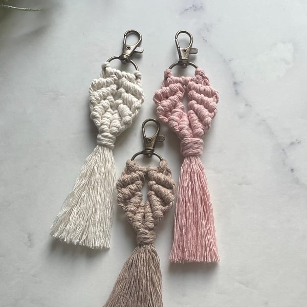 Macrame Seashell Shaped Keyring 