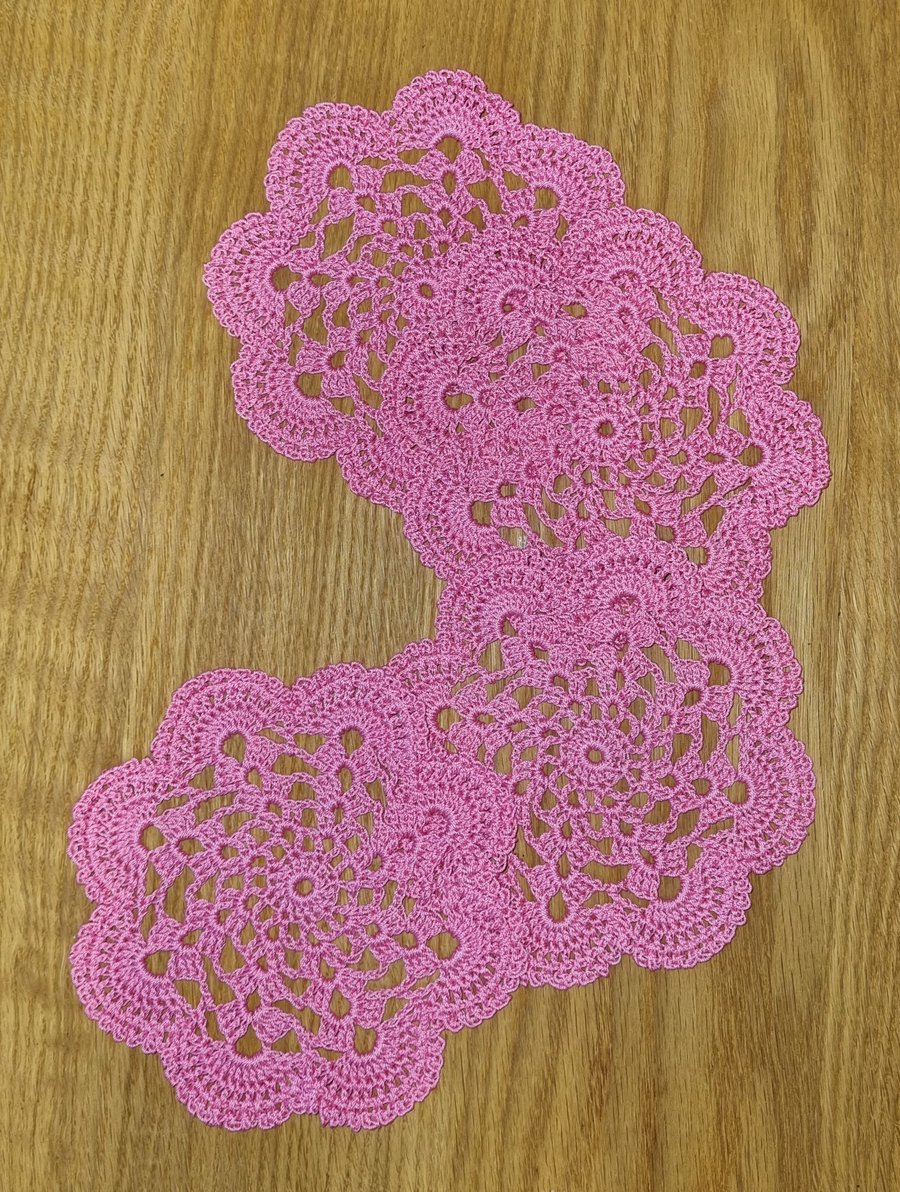 TABLE DECORATIONS - SET of 4 CROCHET MATS  IN BRIGHT PINK - 12.5cm 