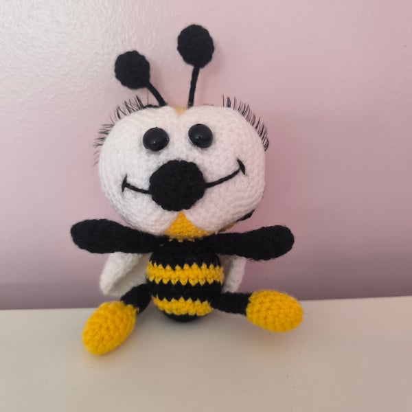 Crochet bee