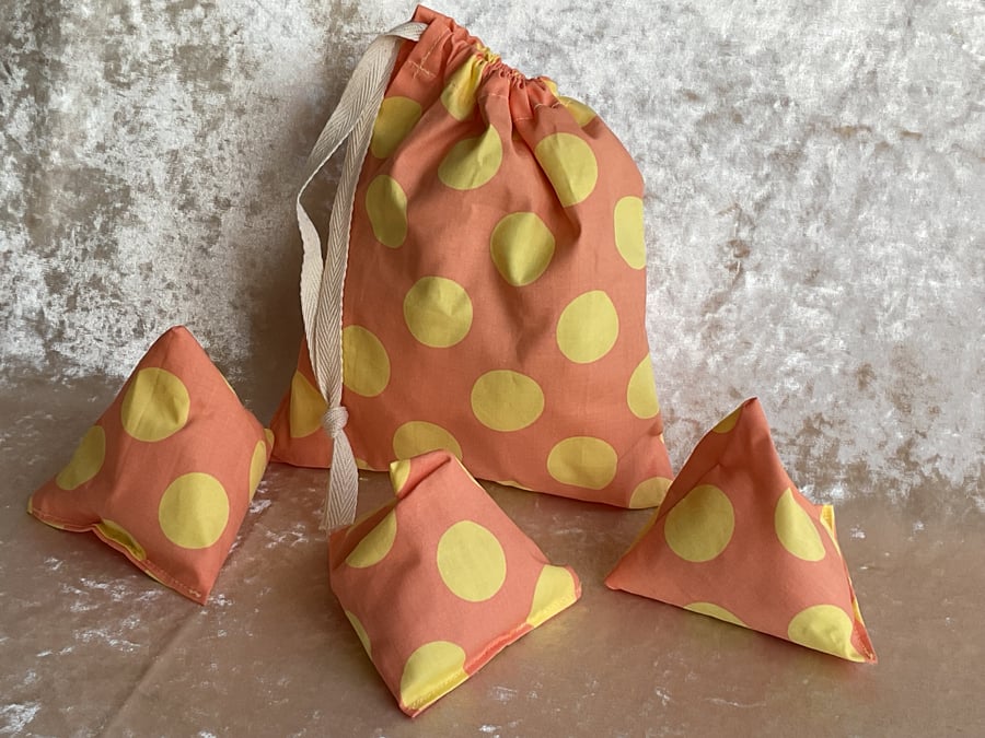 ORANGE SPOT 3  LITTLE BEAN BAGS RICE FILLED THROWING OR JUGGLING GAME & BAG