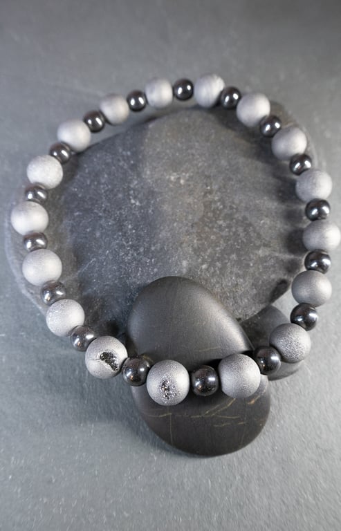 Bracelet grey Druzy and Hematite stretchy handmade 