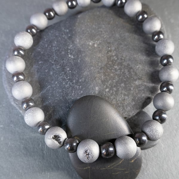 Bracelet grey Druzy and Hematite stretchy handmade 