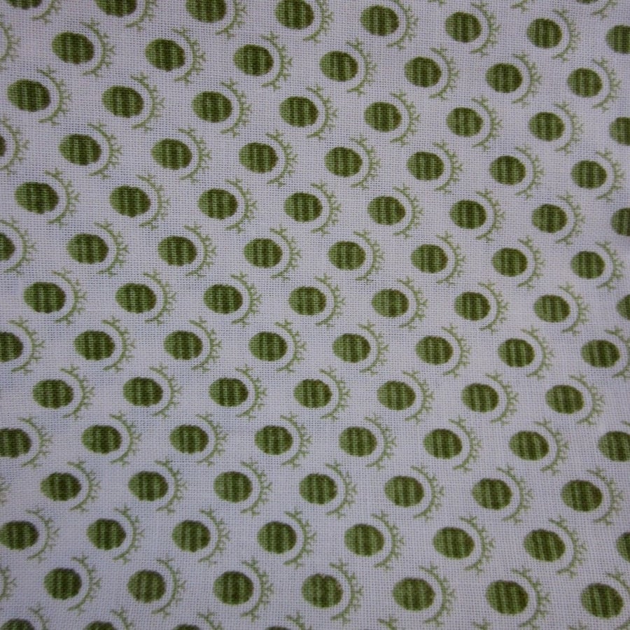 Green and Cream Leaf Pattern Cotton Fat Quarter