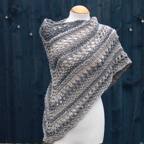 Hand knitted triangular shawl in black, grey, beige and white - Design B528