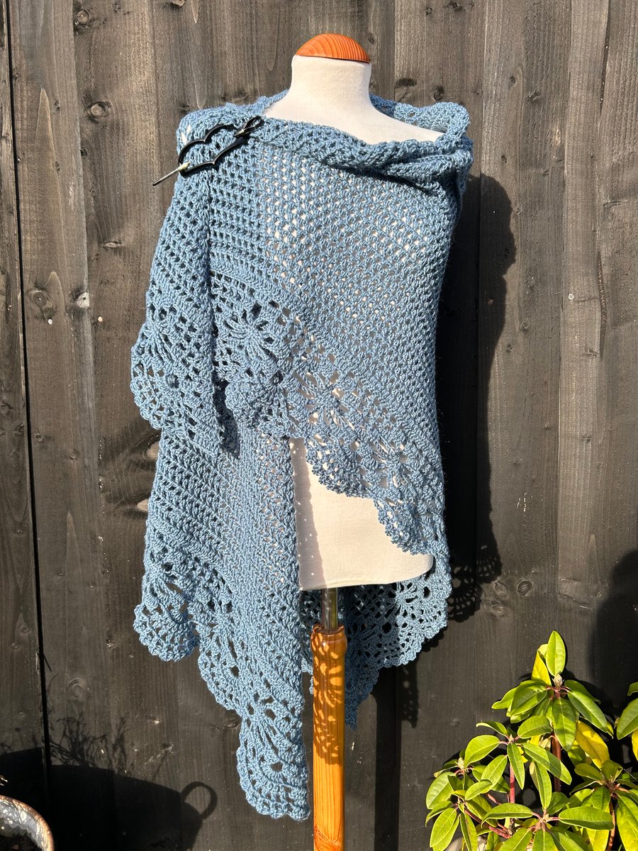 Blue grey alpaca rich lace triangle draping shawl 