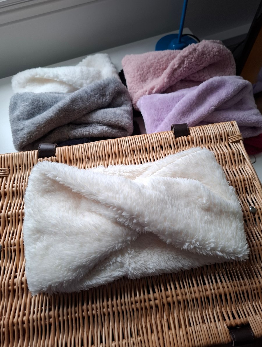 Vanilla Cream Fluffy Fleece Cosy Twist Snood   Neckwarmer