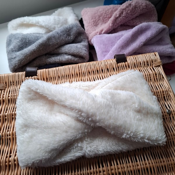 Vanilla Cream Fluffy Fleece Cosy Twist Snood   Neckwarmer