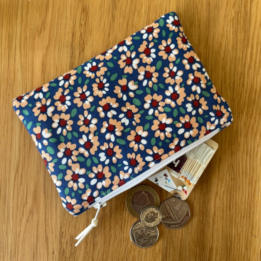 Small zipped fabric coin purse, pouch, in bright daisy pattern
