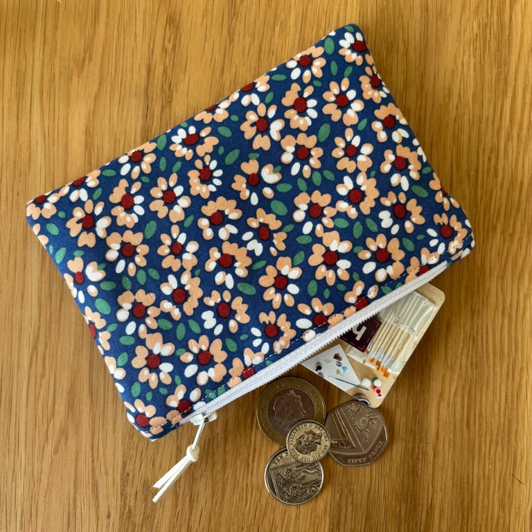 Small zipped fabric coin purse, pouch, in bright daisy pattern