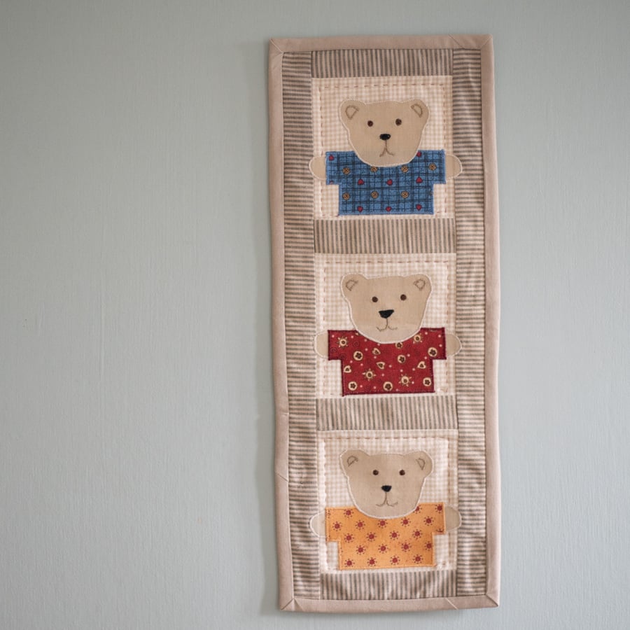 Teddy Bear Applique Quilted Nursery Wallhanging 