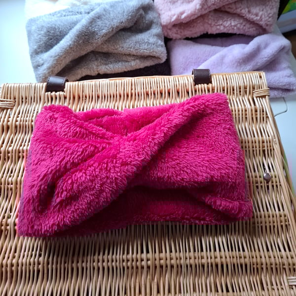 Cerise Pink Fluffy Fleece Cosy Twist Snood   Neckwarmer