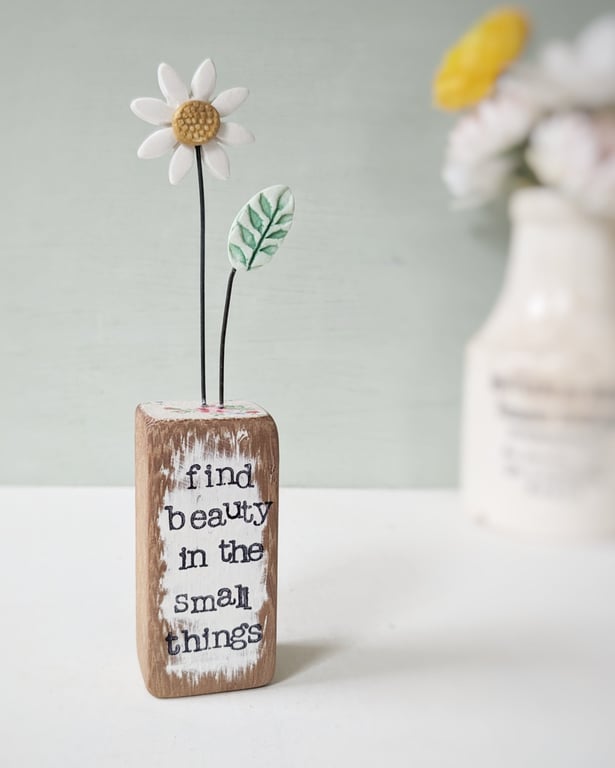 Clay Daisy Flower in a Printed Wood Block 'Find Beauty in the Small Things'