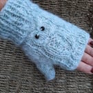 GREEN AND CREAM FLUFFY FINGERLESS OWL DESIGN GLOVES