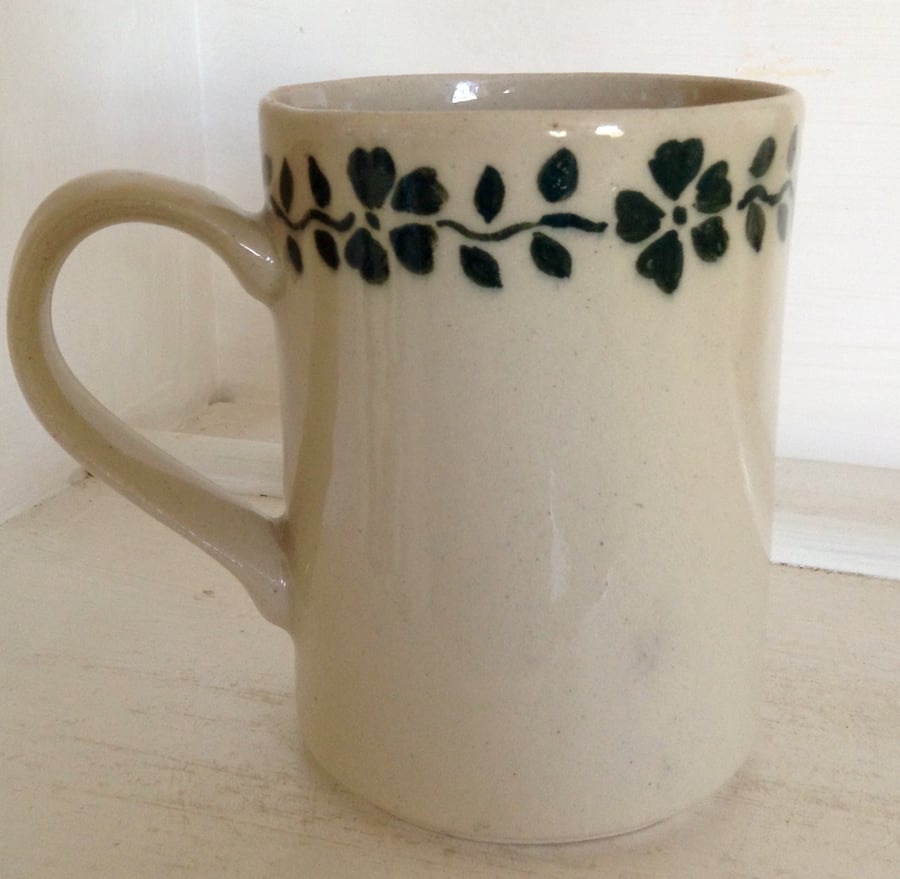 Mug with floral decoration