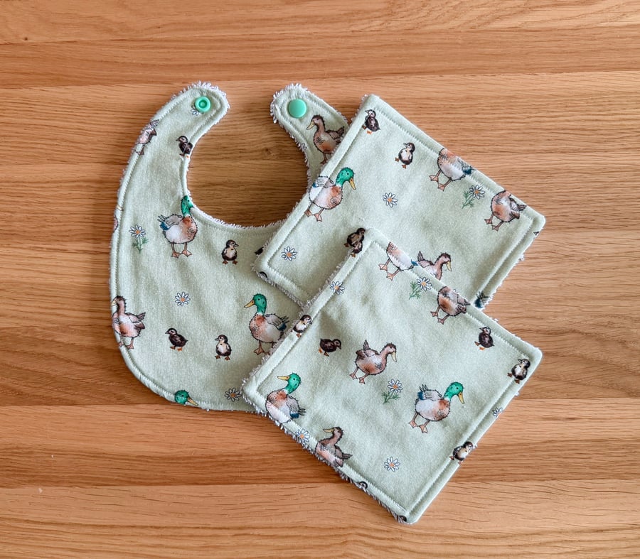 Newborn Baby Boxed Gift Set-Bib & Matching Baby Wipes Bib-Duck Design-BGS13