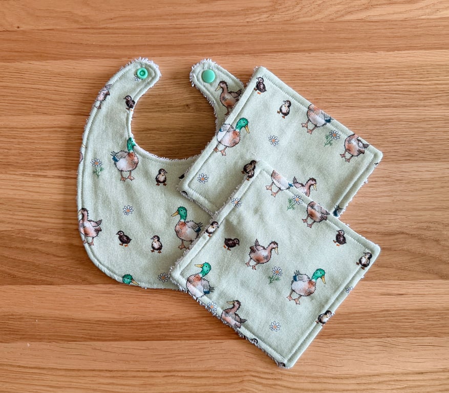 Newborn Baby Boxed Gift Set-Bib & Matching Baby Wipes Bib-Duck Design-BGS13