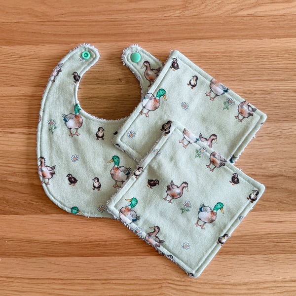 Newborn Baby Boxed Gift Set-Bib & Matching Baby Wipes Bib-Duck Design-BGS13