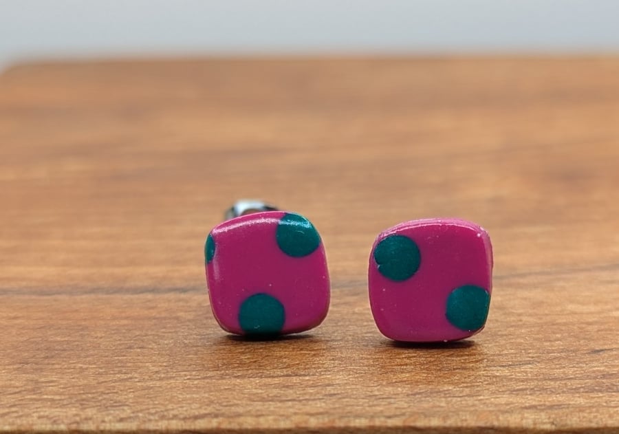 Hot pink square with green dots stud earrings 
