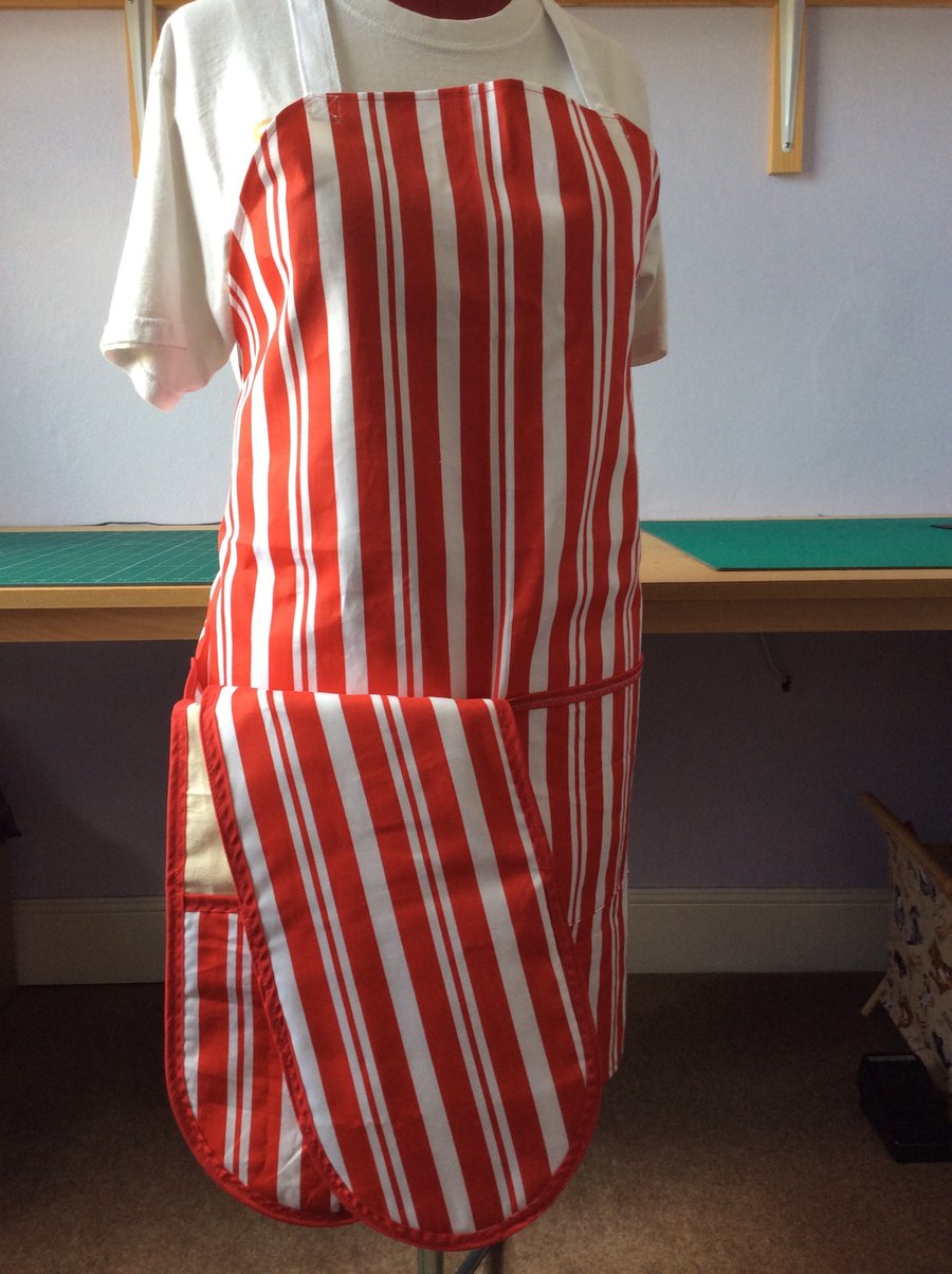 Apron and oven glove set