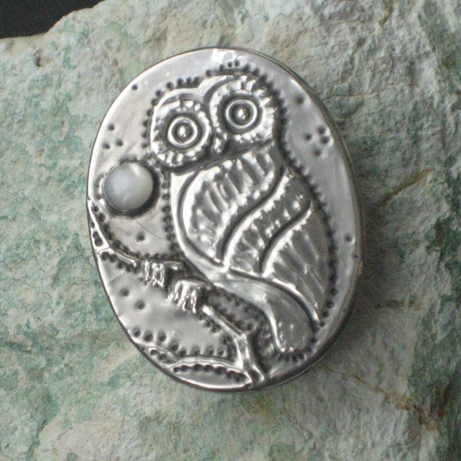 Owl Brooch in Silver Pewter