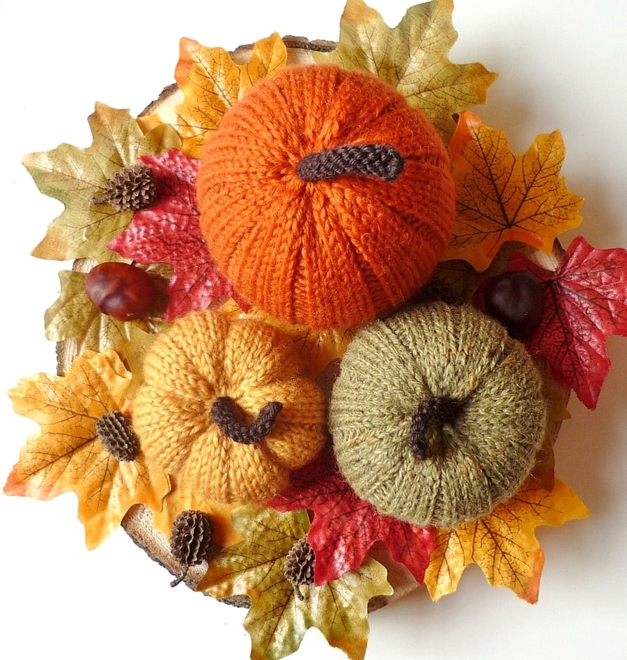 Knitted pumpkins (3) - Autumn wedding decor - Wool squashes