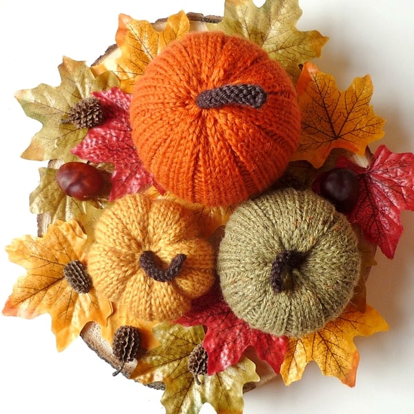 Knitted pumpkins (3) - Autumn wedding decor - Wool squashes