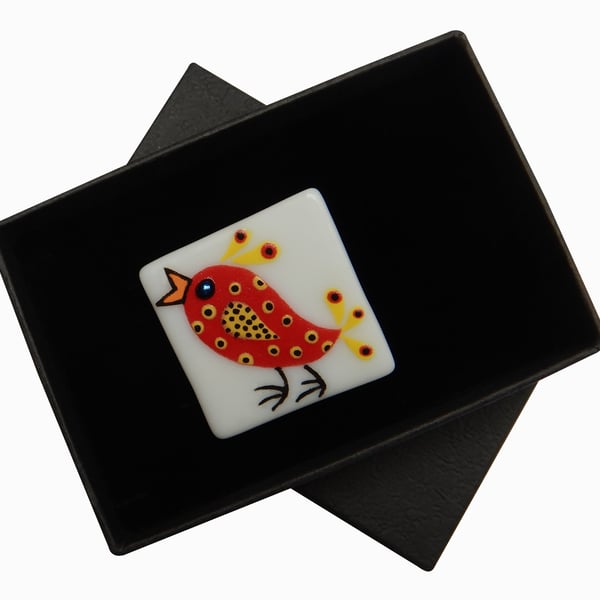 HANDMADE FUSED DICHROIC GLASS 'LITTLE BIRD' BROOCH.