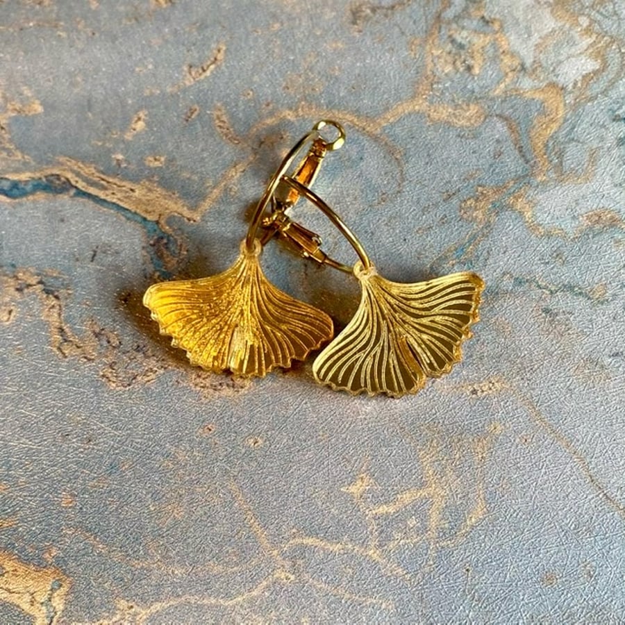 Ginkgo leaf hoop earrings in gold