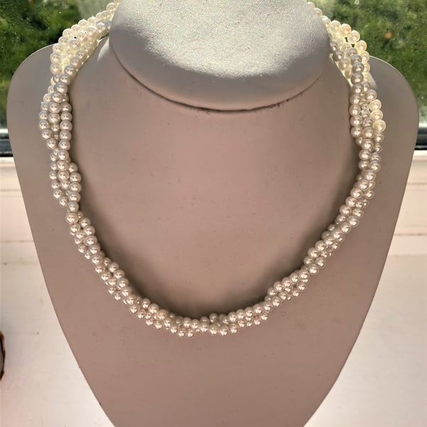 Betty 3-Row Classic Pearl Necklace in Ivory main image 1
