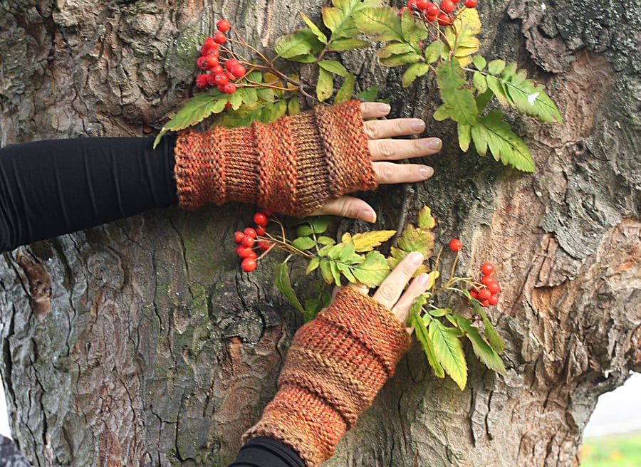 Fingerless gloves - Comfy knitted women's mittens in autumn red brown, 